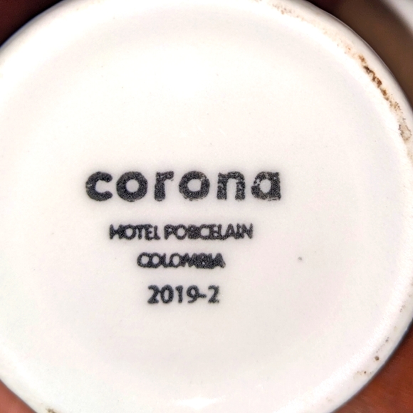 Corona Hotel Porcelain Mini Vases - Picture 3 of 3